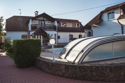 Chalupa s baz�nem - ��slav - Kutn� Hora