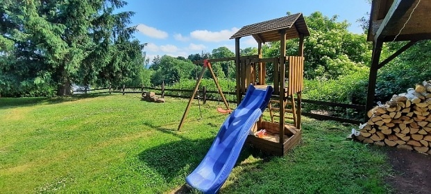 Chalupa a vinn sklep - Broumovsk stny