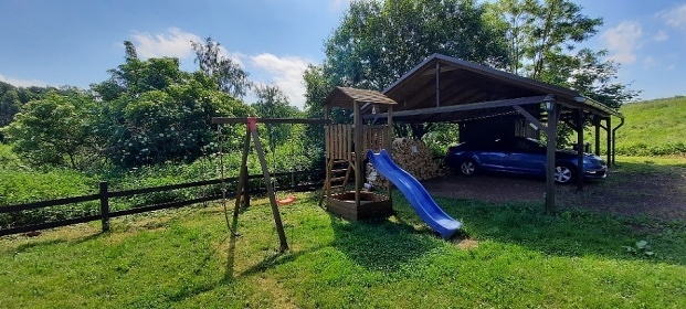 Chalupa a vinn sklep - Broumovsk stny