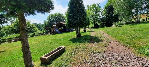 Chalupa a vinn sklep - Broumovsk stny