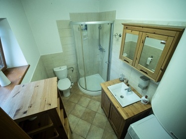 Chalupa a vinn sklep - Broumovsk stny