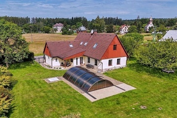 Chalupa s baz�nem - Dv�r Kr�lov� nad Labem