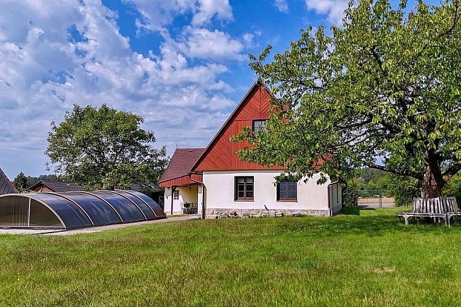 Chalupa s baz�nem - Dv�r Kr�lov� nad Labem