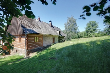 Stylov� chalupa a koupac� sud - Trosky - �esk� r�j