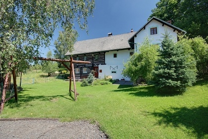 Stylov� chalupa a koupac� sud - Trosky - �esk� r�j