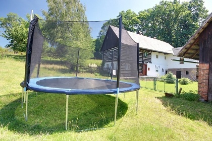 Stylov� chalupa a koupac� sud - Trosky - �esk� r�j