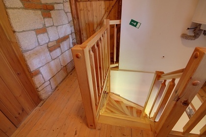 Stylov� chalupa a koupac� sud - Trosky - �esk� r�j