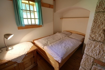 Stylov� chalupa a koupac� sud - Trosky - �esk� r�j