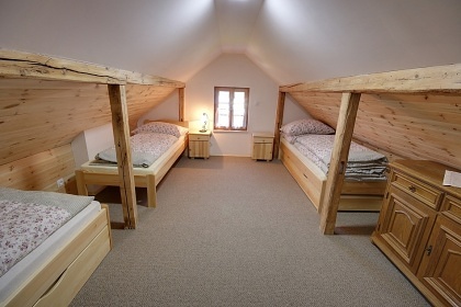 Stylov� chalupa a koupac� sud - Trosky - �esk� r�j