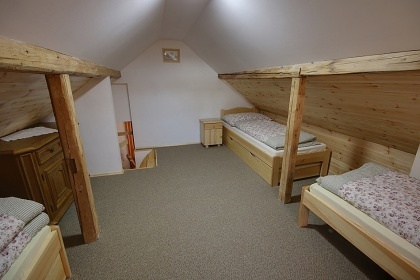 Stylov� chalupa a koupac� sud - Trosky - �esk� r�j