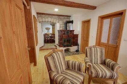 Stylov� chalupa a koupac� sud - Trosky - �esk� r�j