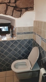 Stylov� chalupa a koupac� sud - Trosky - �esk� r�j