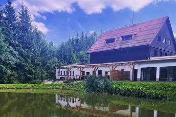 Chaty a h�jovna CHKO Blan�k - Mlad� Vo�ice