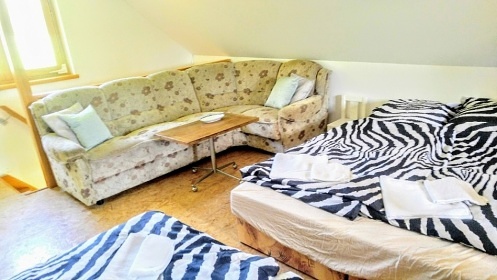 Chata a apartmány s bazénem - Křivoklátsko