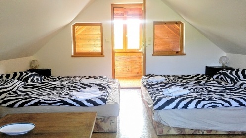 Chata a apartmány s bazénem - Křivoklátsko