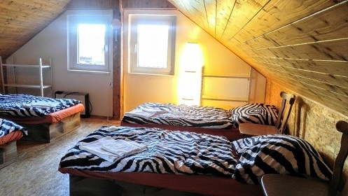 Chata a apartmány s bazénem - Křivoklátsko