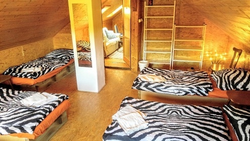 Chata a apartmány s bazénem - Křivoklátsko