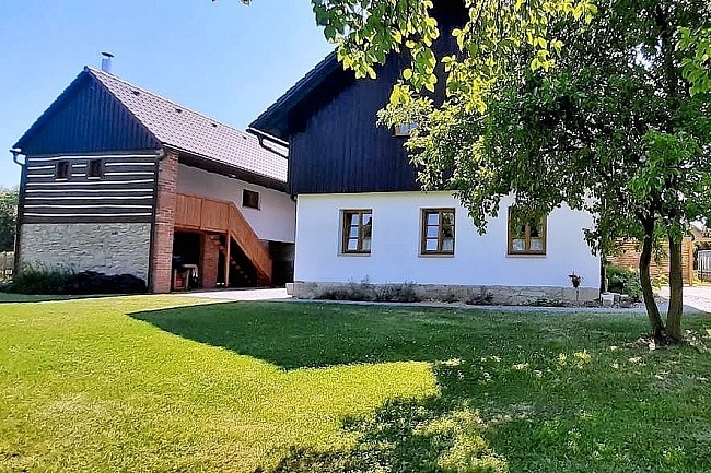 Chalupa a bazén - Toulcovy Maštale - Žďárské vrchy