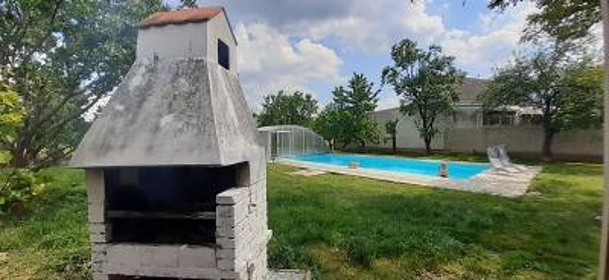 Chalupa s baz�nem - Kyjov - hrad Buchlov