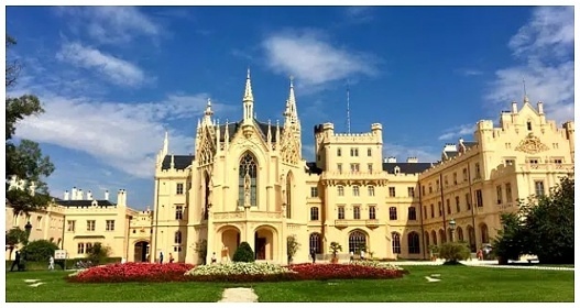 Chalupa s baz�nem - Kyjov - hrad Buchlov
