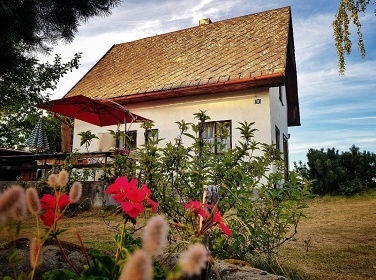 Chata s v�hledem - M�ch�v kraj - hrad Bezd�z