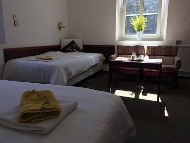 Chata u lesa - Kl�noveck� potok - Kru�n� hory