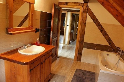 Rouben chalupa a bazn - Bystice nad Perntejnem