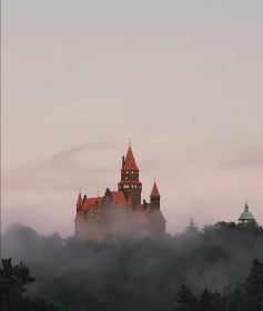 Chalupa Javoříčské jeskyně - hrad Bouzov - Litovel