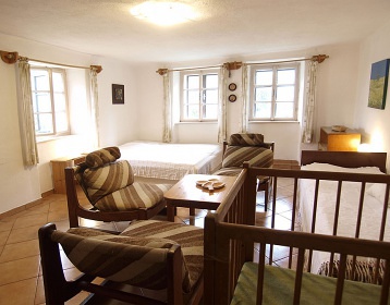 Selsk� chalupa s baz�nem - hrad Helfenburk