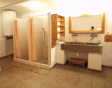 Selsk� chalupa s baz�nem - hrad Helfenburk