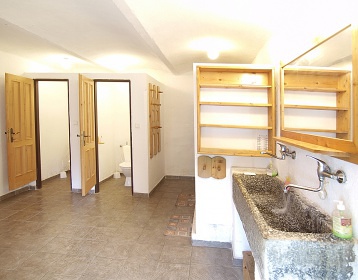 Selsk� chalupa s baz�nem - hrad Helfenburk