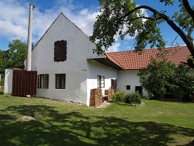 Selská chalupa s bazénem - hrad Helfenburk