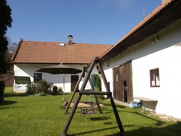 Selsk� chalupa s baz�nem - hrad Helfenburk