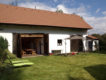 Selsk� chalupa s baz�nem - hrad Helfenburk