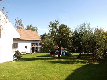 Selsk� chalupa s baz�nem - hrad Helfenburk