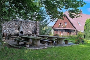 Rouben� chalupa s baz�nem - CHKO Orlick� hory