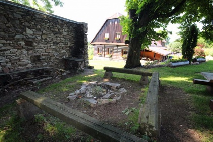 Rouben� chalupa s baz�nem - CHKO Orlick� hory