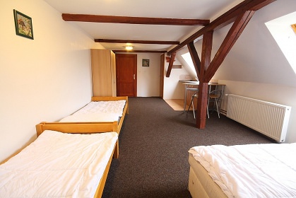 Rouben� chalupa s baz�nem - CHKO Orlick� hory