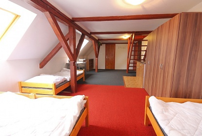 Rouben� chalupa s baz�nem - CHKO Orlick� hory