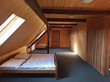 Chalupa s baz�nem - samota v CHKO Orlick� hory