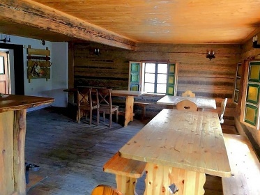 Chalupa s baznem u pehrady Vr - Svratka