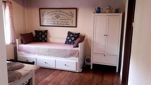 Chalupa s baznem u pehrady Vr - Svratka