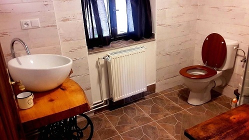 Chalupa s baznem u pehrady Vr - Svratka