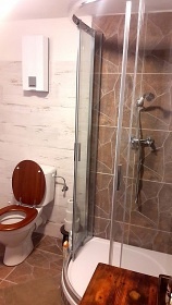 Chalupa s baznem u pehrady Vr - Svratka