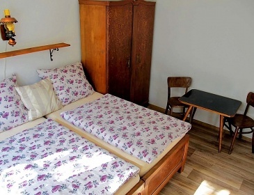 Chalupa s baznem u pehrady Vr - Svratka