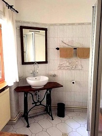 Chalupa s baznem u pehrady Vr - Svratka