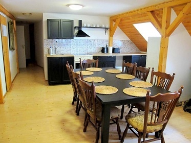 Chalupa s baznem u pehrady Vr - Svratka