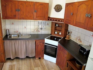 Chalupa s baznem u pehrady Vr - Svratka