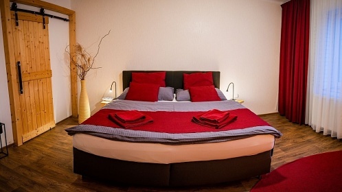 Chalupa bazn a vinn sklpek - Nov Mlny - Plava