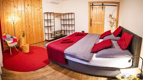 Chalupa bazn a vinn sklpek - Nov Mlny - Plava